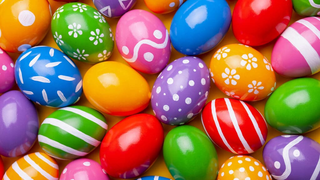 Flat,Lay,Composition,With,Easter,Eggs,On,Color,Background ,Pattern